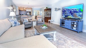 Téléviseur, table de baby-foot, table de ping-pong