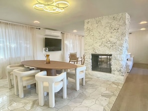 Dining - Fabulous 9-bedroom house 2 guest houses in Las Vegas (Las Vegas)