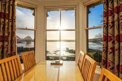 Cleish Apartment - sleeps 5 guests  in 3 bedrooms