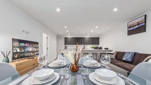 Dining - 3 bedroom cozy flat (London)