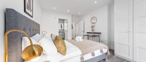 3 bedrooms, iron/ironing board, WiFi