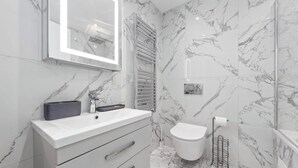 Hair dryer, towels, soap, toilet paper - 3 bedroom cozy flat (London)