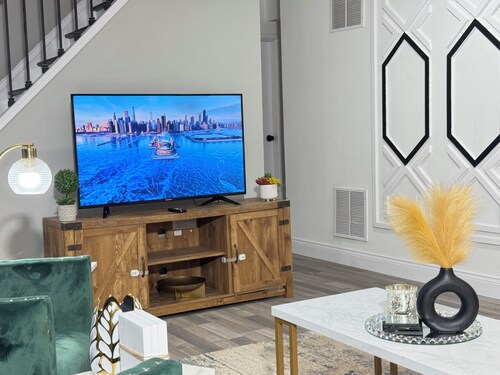 Full Luxurious Modern Home+Free Parking/Fast Wi-Fi+Centrally located+Free Washer