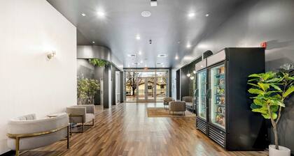 Modern King Studio Downtown ATL Apartment