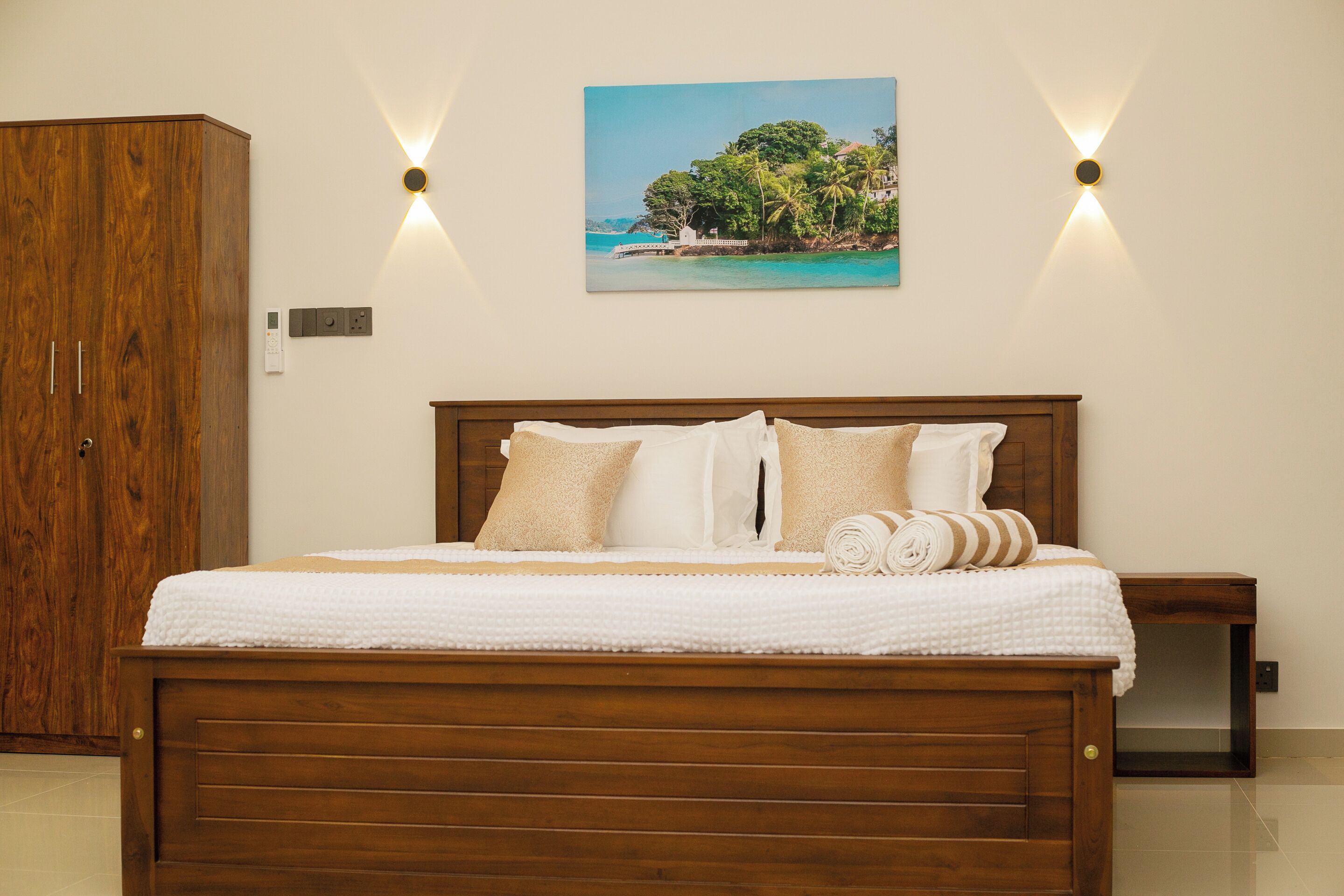 豪華雙人房, 1 張特大雙人床, 陽台, 庭園景觀 | 書桌、筆電工作空間、熨斗/熨衣板、免費無線上網