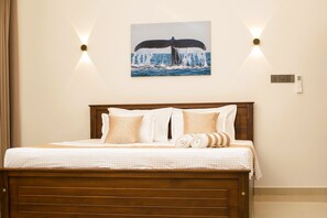 豪華雙人房, 1 張特大雙人床, 露台, 庭園景 | 書桌、手提電腦工作空間、熨斗/熨衫板、免費 Wi-Fi