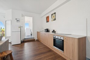 Microwave, oven, stovetop - Sapphire House - Seashells Studio (Sapphire Beach)