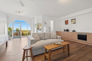 TV - Sapphire House - Seashells Studio (Sapphire Beach)