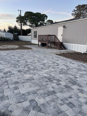 Terrace/patio - Pet Friendly Cozy 2-bedroom manufactured home with accessible feature's (North Fort Myers)