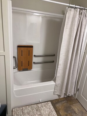 Hair dryer, towels, soap, toilet paper - Pet Friendly Cozy 2-bedroom manufactured home with accessible feature's (North Fort Myers)