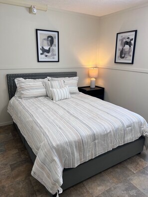2 habitaciones, tabla de planchar con plancha, wifi y ropa de cama