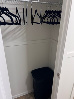 Interior - Pet Friendly Cozy 2-bedroom manufactured home with accessible feature's (North Fort Myers)