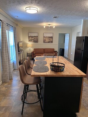 Interior - Pet Friendly Cozy 2-bedroom manufactured home with accessible feature's (North Fort Myers)