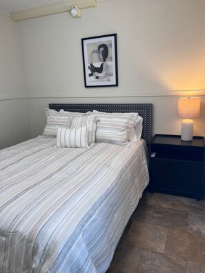 2 habitaciones, tabla de planchar con plancha, wifi y ropa de cama