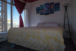 2 bedrooms, WiFi, bed sheets - Perfect family place near Sunset beach (Vancouver)