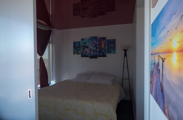 2 bedrooms, WiFi, bed sheets - Perfect family place near Sunset beach (Vancouver)