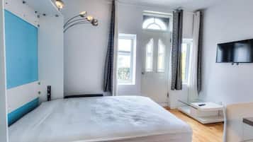 1 bedroom, bed sheets