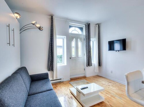 Lovely loft 2min from bus station and 20min from metro and city center