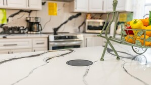 Kaffetrakter/tekoker, mikrobølgeovn, ovn og hurtigmikser