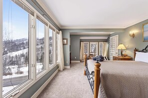 Iron/ironing board, WiFi, bed sheets - Chalet Across from Holiday Valley (Ellicottville)