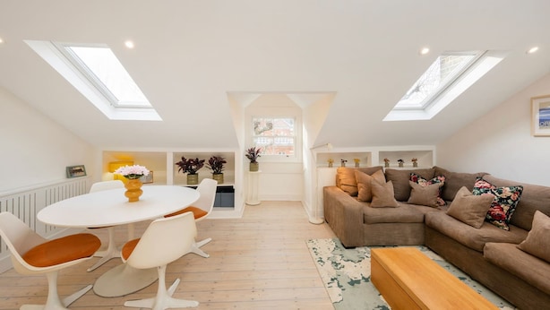 A modern loft apartment with a dining area, a sofa set, and a skylight. - Luxury Penthouse in Maida Vale With Fast Wi-fi (London)