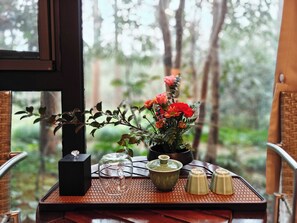 Senior Double Room, Park View | Living area - Lotus Glade Hotel (Hangzhou)