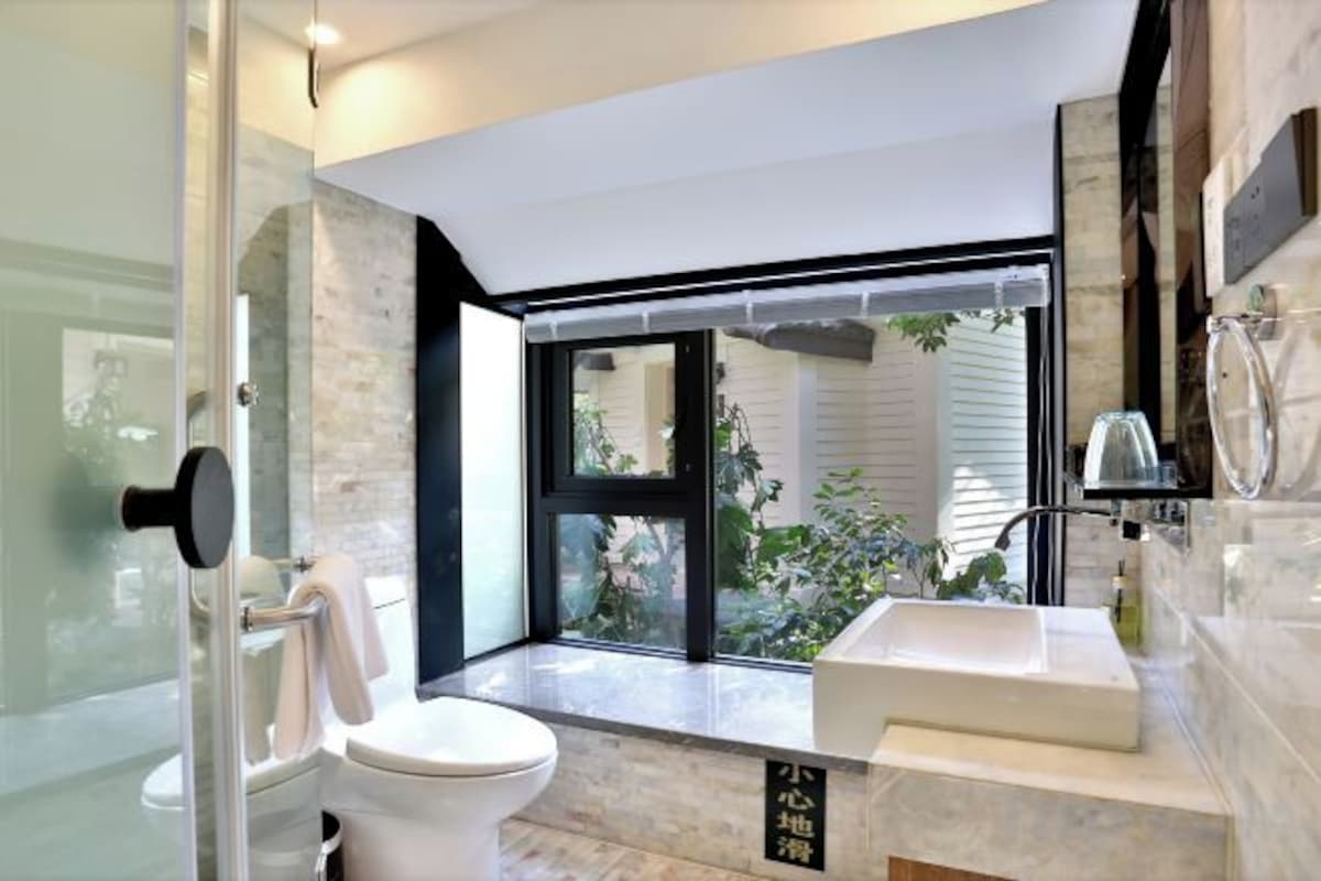 Baño | Regadera, secadora de cabello, toallas, jabón 