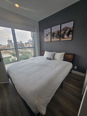 Desk, iron/ironing board, travel cot, WiFi - Comfortable 2-Bedroom Stay | Elm Ledbury (Toronto)