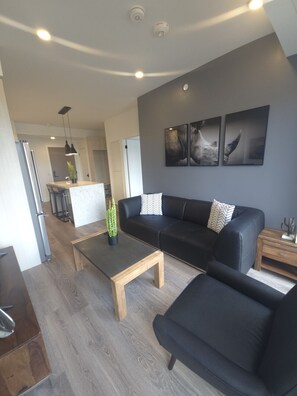 TV - Comfortable 2-Bedroom Stay | Elm Ledbury (Toronto)