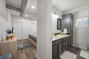 Bureau, Wi-Fi gratuit, draps fournis