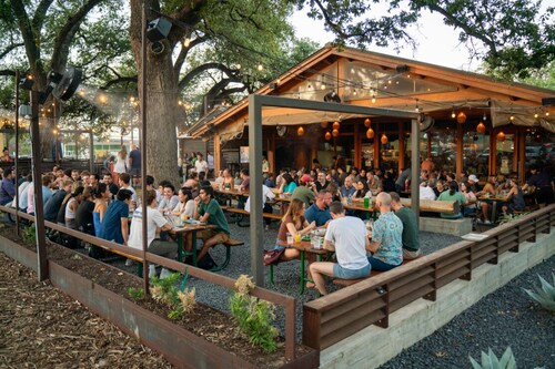 South Lamar Weekend GetawayWalk to Cafes + Dining