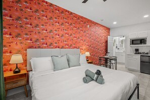 Iron/ironing board, WiFi, bed sheets - Beautiful East Orlando Home Near Everything (Orlando)