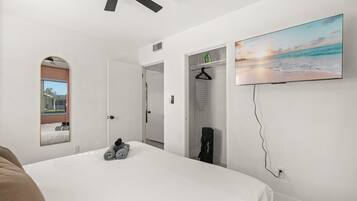 Desk, iron/ironing board, travel cot, WiFi