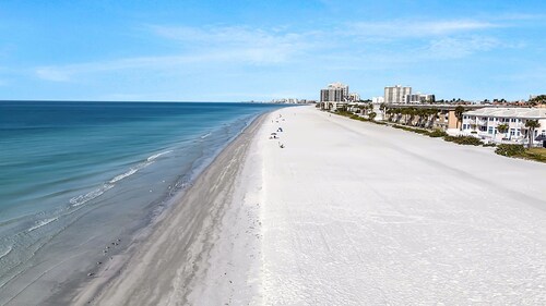 2760 Gulf Blvd 2 ➠ Gorgeous Villa with Heated Pool & Beach Views!