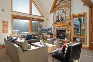 Smart TV, fireplace, stereo, offices - Lakota Antlers 108 | Private Hot Tub | Slope Views (Winter Park)
