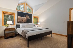 Desk, iron/ironing board, free WiFi, bed sheets - Lakota Antlers 108 | Private Hot Tub | Slope Views (Winter Park)