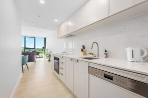 Fridge, oven, stovetop, dishwasher - Stylish 1BDR Sunlit Apartment w Rooftop Pool and Gym (Canberra)