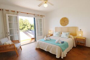 Travel cot, WiFi, bed sheets - Villas Las Marinas 4, pool and ideal for families (Na Macaret (Urbanitzacio))