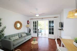 TV - Villas Las Marinas 4, pool and ideal for families (Na Macaret (Urbanitzacio))