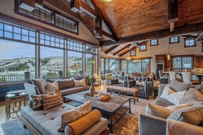 Televisión, chimenea, videojuegos y oficina 