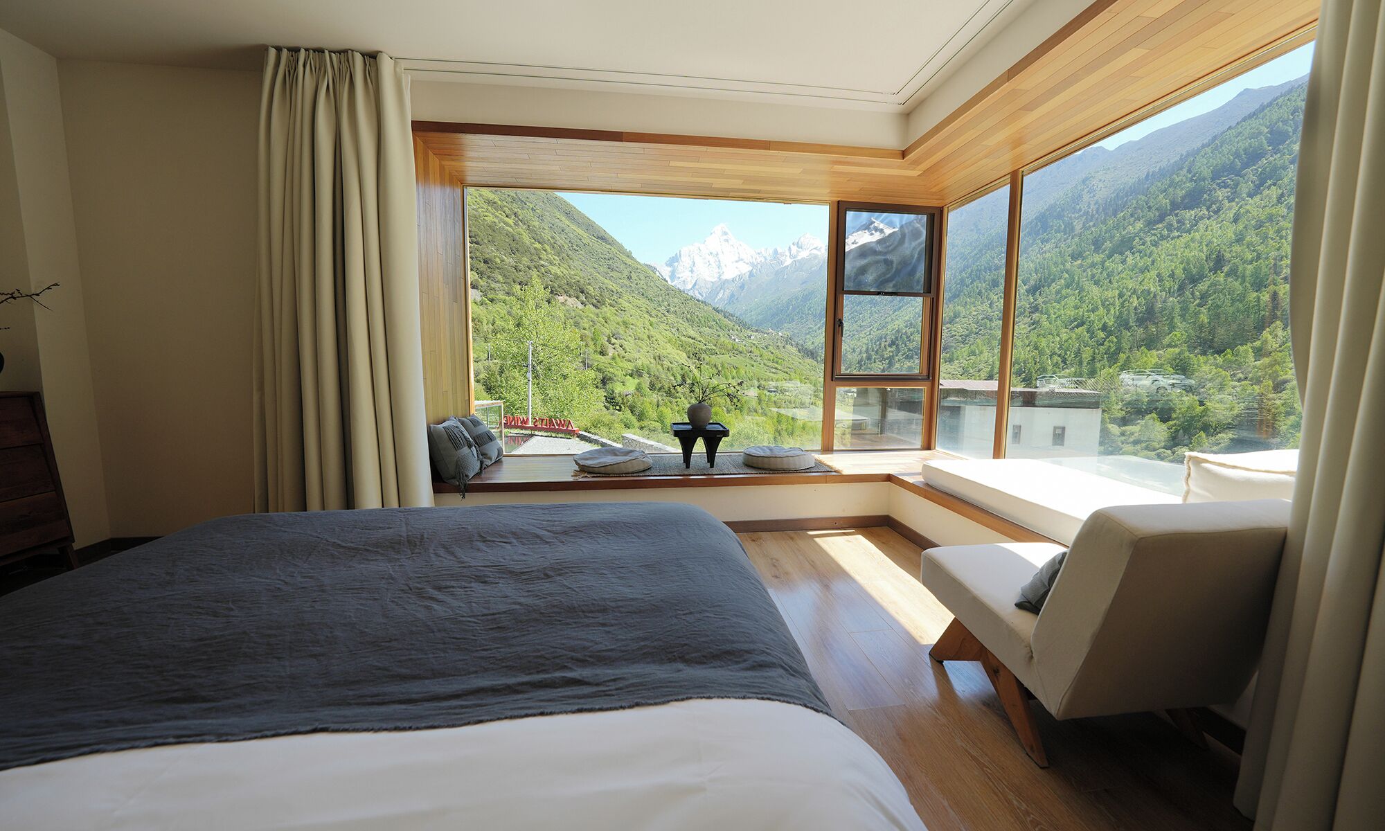 Luxury Suite | Blackout drapes, free WiFi, bed sheets