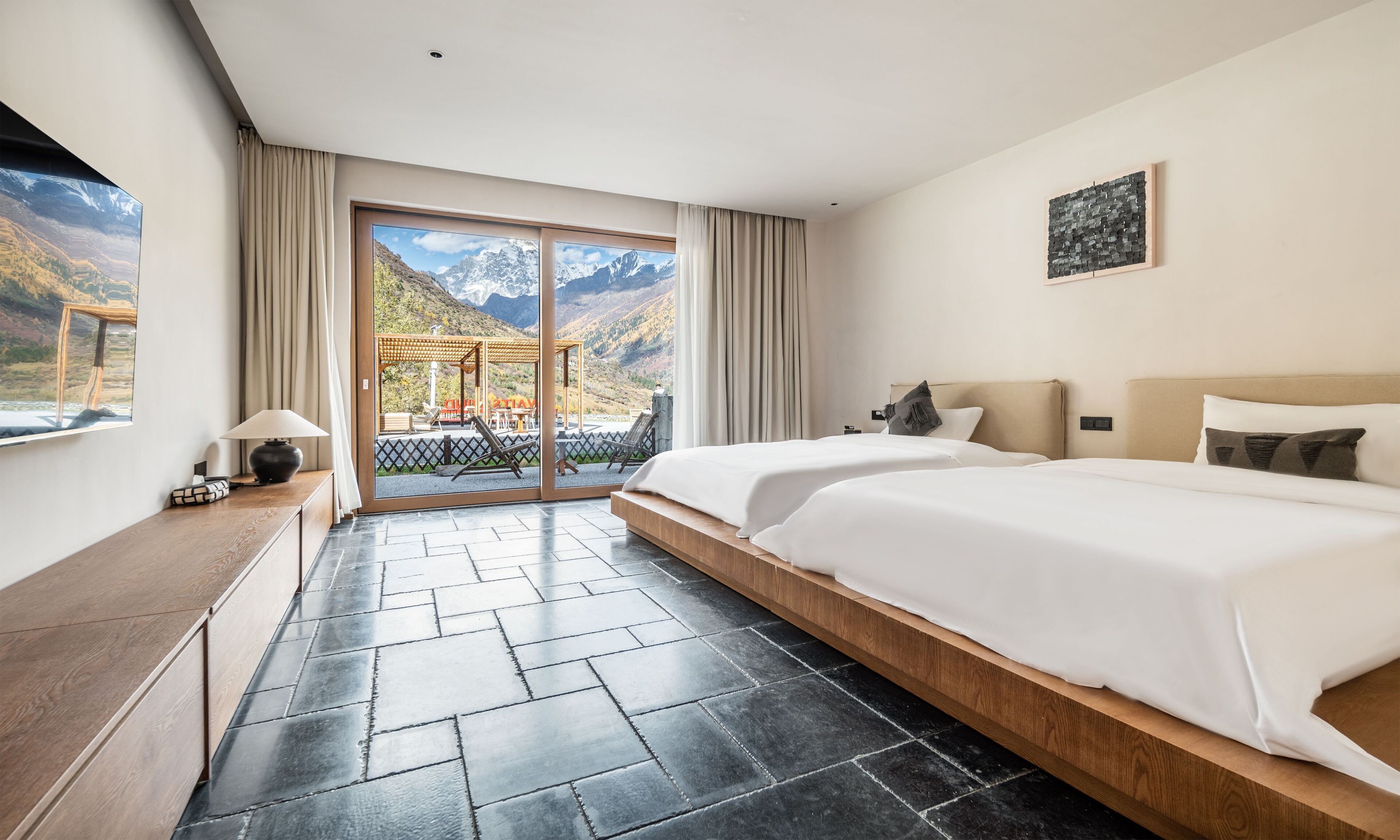 Habitación superior con 2 camas individuales | Cortinas blackout, wifi gratis y ropa de cama 