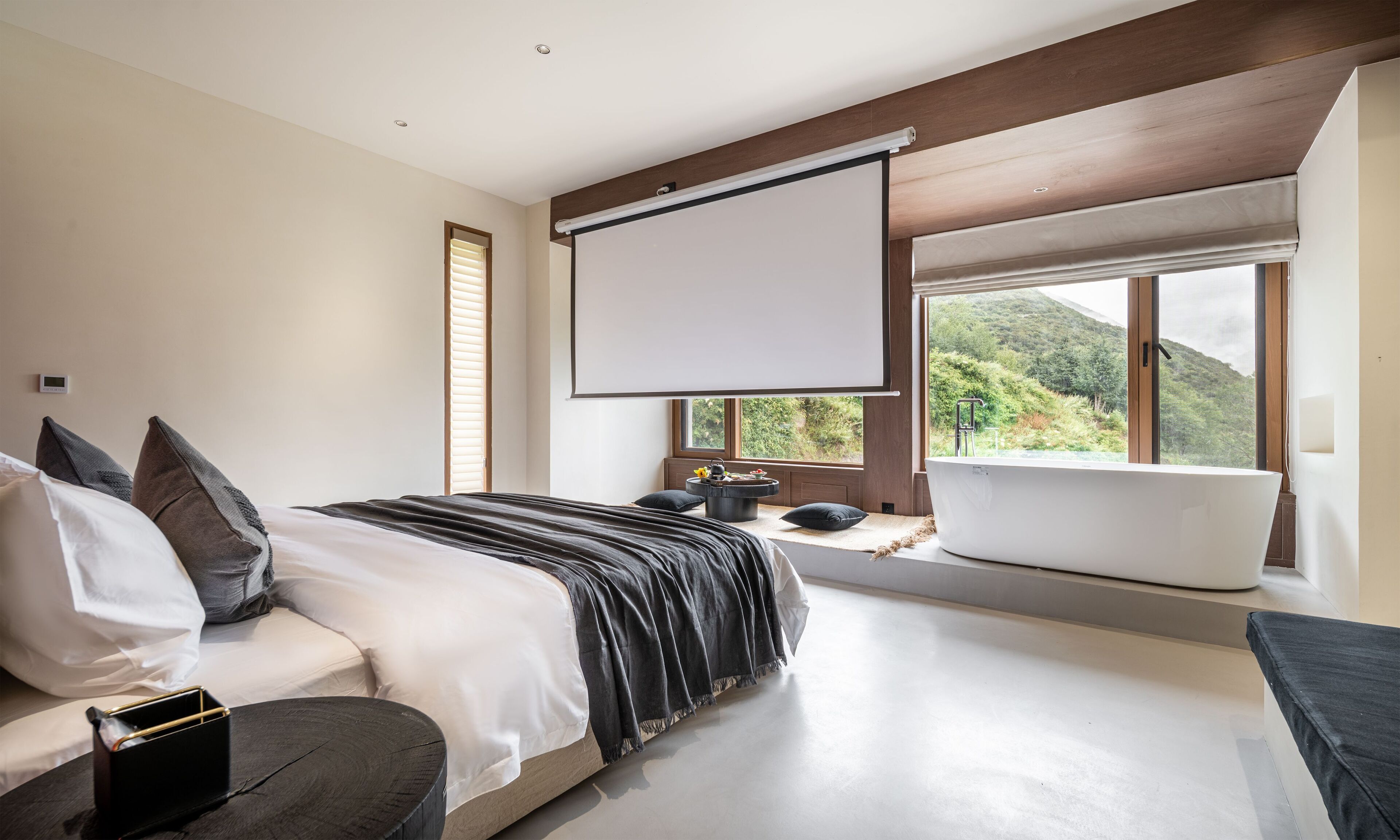 Habitación senior doble | Cortinas blackout, wifi gratis y ropa de cama 