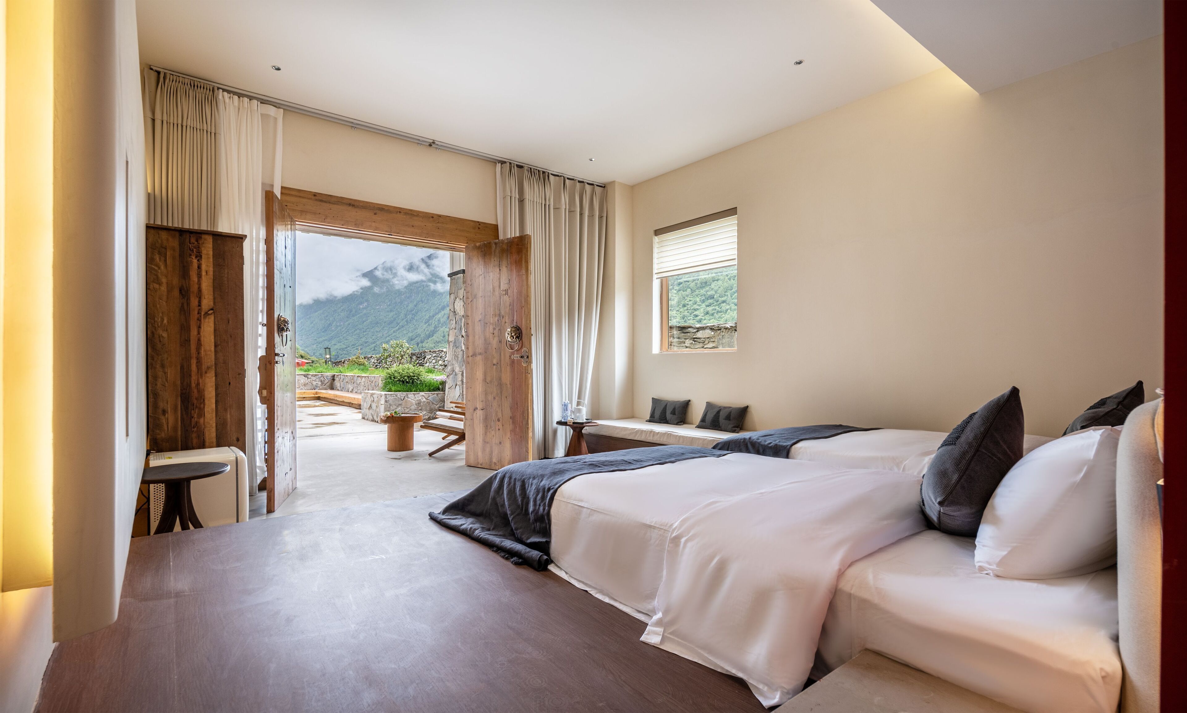 Habitación estándar con 2 camas individuales | Cortinas blackout, wifi gratis y ropa de cama 