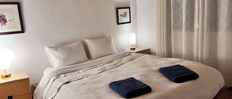 5 bedrooms, desk, iron/ironing board, free WiFi