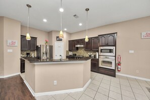 Private kitchen - 4 BR House Home Away Haven Near Katy Mills (Katy)
