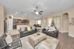 Smart TV - 4 BR House Home Away Haven Near Katy Mills (Katy)