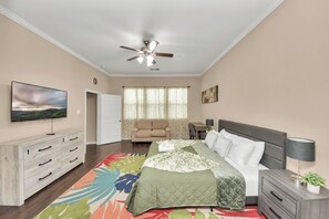 4 bedrooms, iron/ironing board, free WiFi, bed sheets - 4 BR House Home Away Haven Near Katy Mills (Katy)