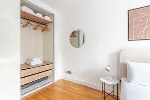 Iron/ironing board, WiFi, bed sheets - Blueground | Marylebone, view, nr Regent's Park (London)