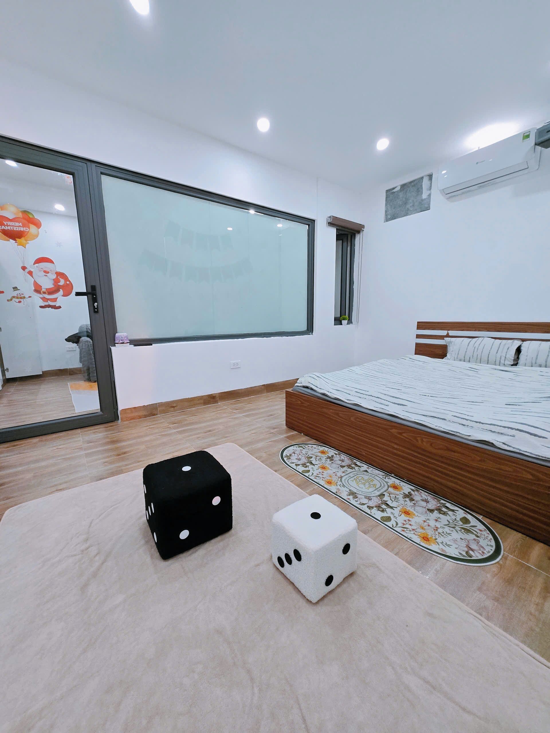 Suite | Desk, laptop workspace, free WiFi